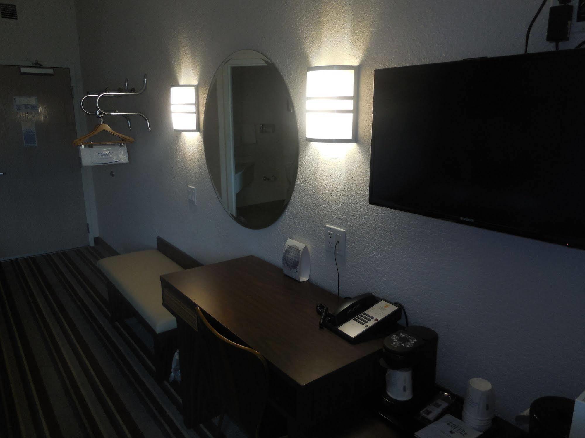 Super 8 By Wyndham Sault Ste. Marie Otel Dış mekan fotoğraf