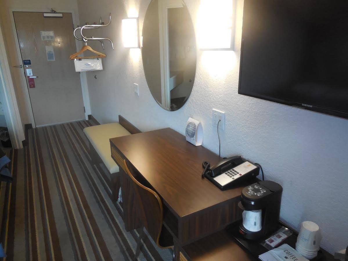 Super 8 By Wyndham Sault Ste. Marie Otel Dış mekan fotoğraf